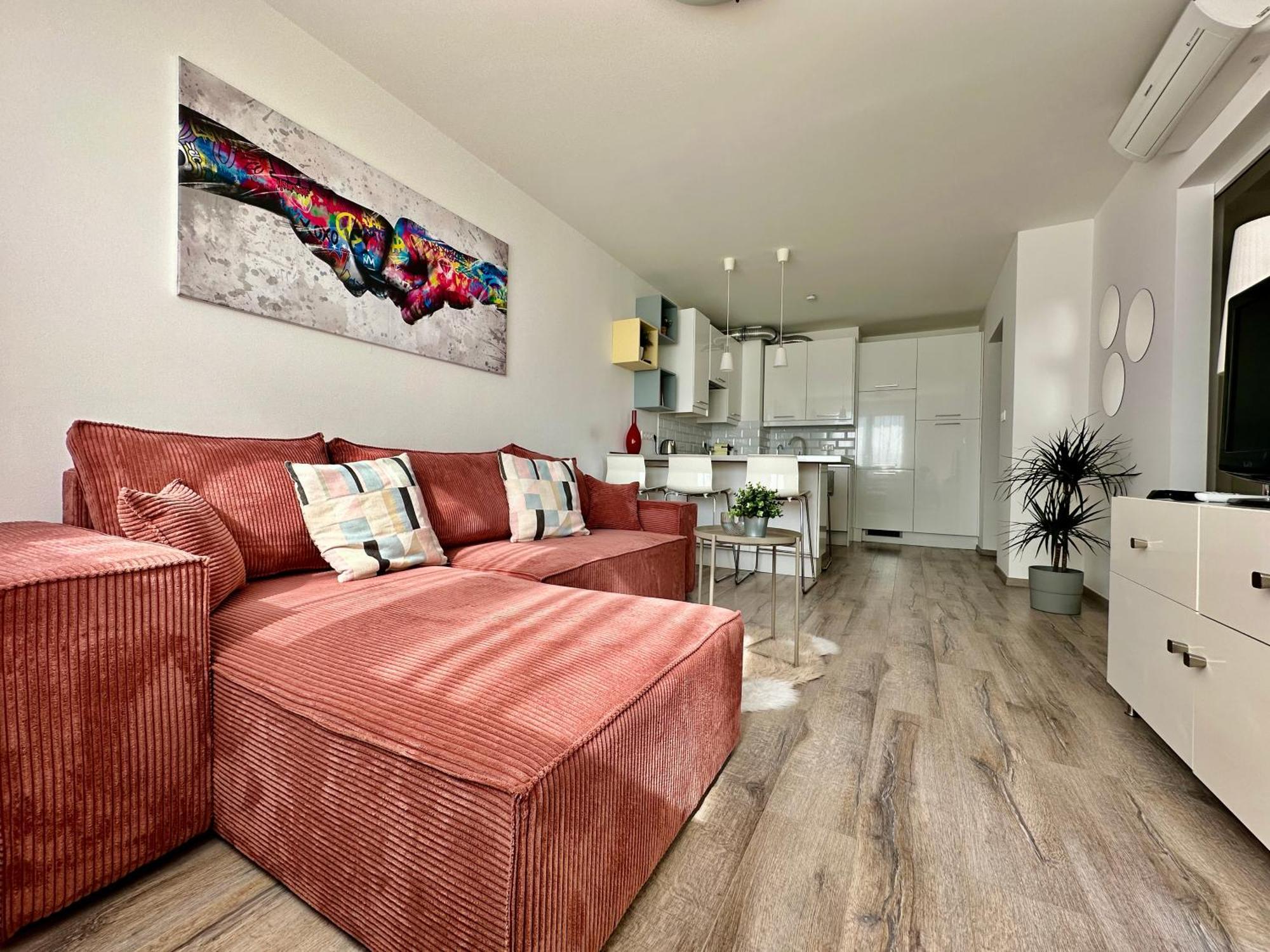 City Break Apartment - Private Garage, Ac, Balcony Budapest Ngoại thất bức ảnh