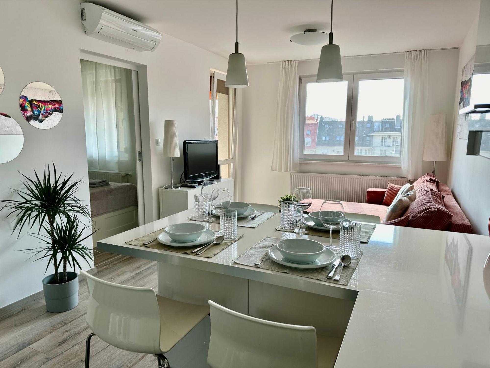 City Break Apartment - Private Garage, Ac, Balcony Budapest Ngoại thất bức ảnh