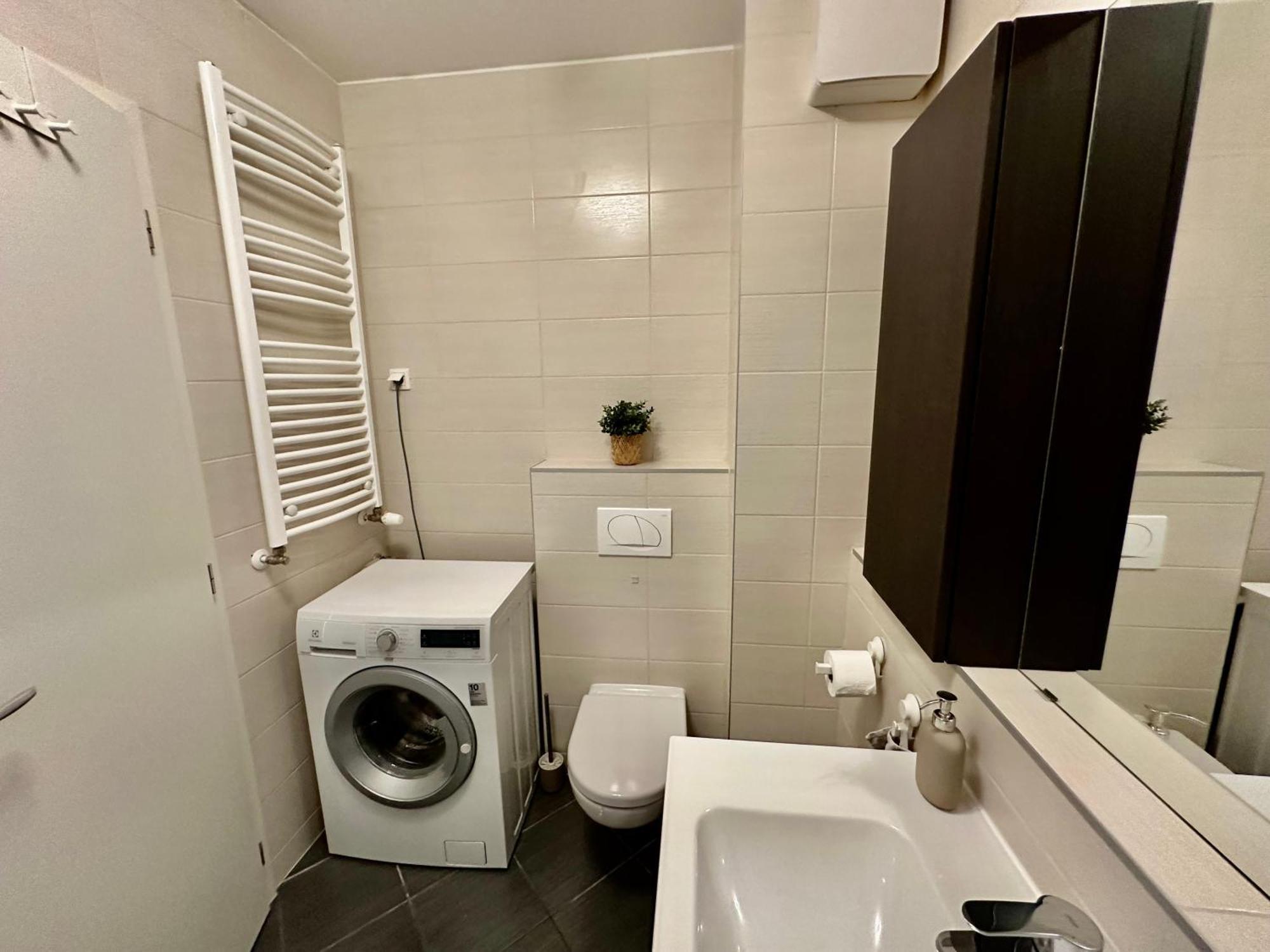 City Break Apartment - Private Garage, Ac, Balcony Budapest Ngoại thất bức ảnh
